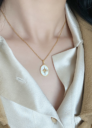 How to match a necklace to look better